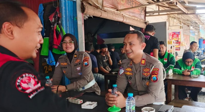 Kasatlantas AKP Rio Angga Prasetyo, didampingi Kanit Regident AKP Fiad Arizal, Kanit Kamsel Iptu Juana Gita, serta anggota Satlantas