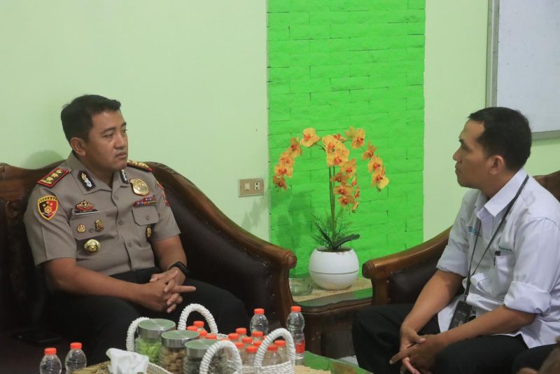 Kapolres Probolinggo AKBP M. Wahyudin Latif kunjungan ke kantor Perhutani