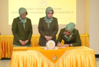 Sertijab Ketua Persit KCK Koorcab Rem 084 PD V/Brawijaya Ny. Nining Danny Alkadrie ke Ny. Nilam Kohir