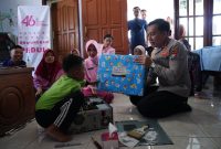 Kapolres Bojonegoro AKBP Afrian Satya Permadi beri hadiah Laptop ke Daffa Ardian Pratama