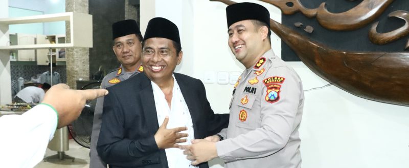 Kapolres Gresik AKBP Ramadhan Nasution saat hadiri Darul Ihsan Bersholawat