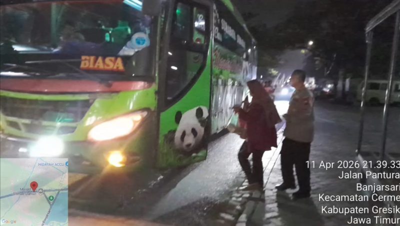 Polsek Kedamean bantu perempuan terlantar ke terminal Bunder