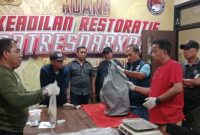 Babinsa Giligenting serahkan Kokain 27 Kilogram ke Polisi