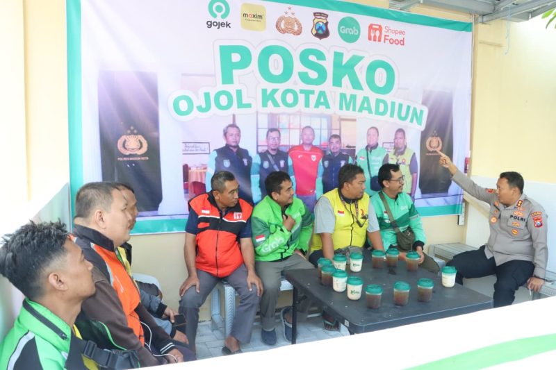 Kapolres Madiun Kota AKBP Wiwin Junianto Supriyadi saat peresmian Posko Ojol Kamtibmas