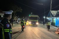 Satlantas Polres Jember Tekan Angka Kecelakaan dengan Pasang Banner di Jalur Kasian - Puger