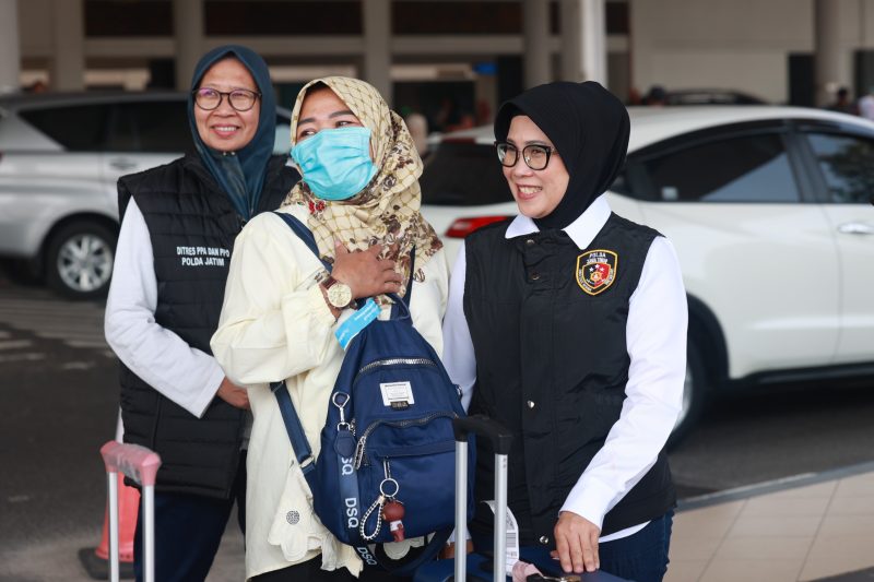 Dirres PPA-PPO Polda Jatim Kombes Pol Ganis Setyaningrum pulangkan PMI asal Malang