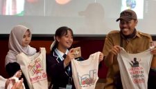 Mercure Surabaya Grand Mirama bersama Tunas Hijau peringati Hari Bumi