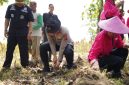 Polres Bojonegoro dan YKB bersama Perhutani tanam pohon