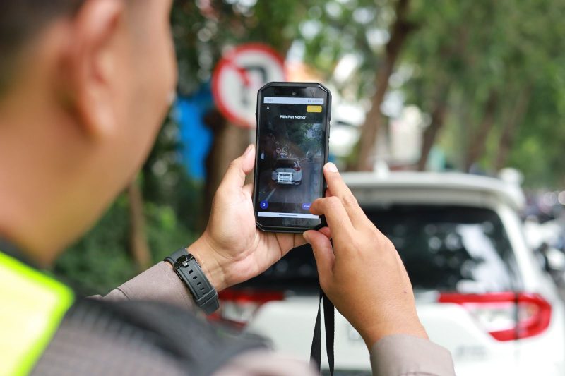 Satlantas Polres Gresik Operasikan ETLE Handheld