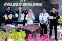 Kasatreskrim Polres Malang AKP Hafiz Prasetia Akbar ungkap pengoplos LPG Ilegal