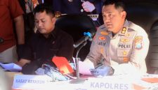 Kapolres Probolinggo AKBP M.Wahyudin Latif didampingi Kasatreskrim bongkar penyalahgunaan BBM