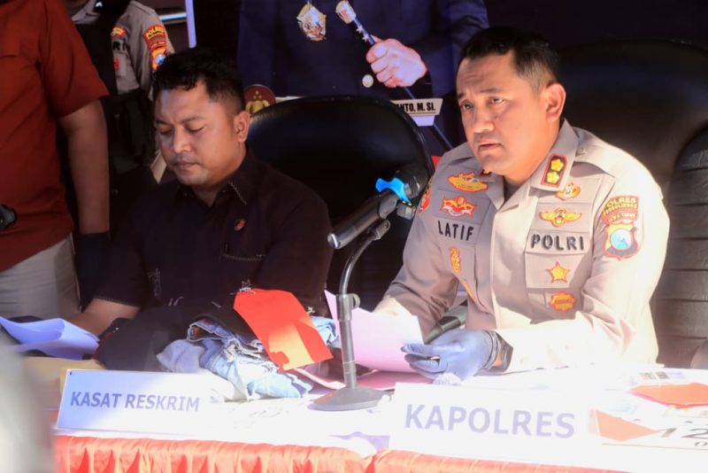 Kapolres Probolinggo AKBP M.Wahyudin Latif didampingi Kasatreskrim bongkar penyalahgunaan BBM