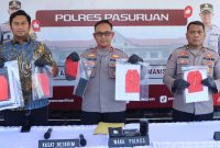 Wakapolres Pasuruan Kompol Andy Purnomo didampingi Kasatreskrim AKP Adimas Firmansyah ungkap kasus Tambang Batu Andesit Ilegal