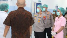 Kapolres Blitar Kota AKBP Kalfaris Triwjaya Lalo tinjau SPPG Ketapang