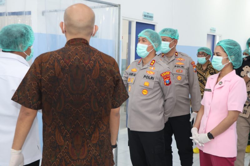 Kapolres Blitar Kota AKBP Kalfaris Triwjaya Lalo tinjau SPPG Ketapang