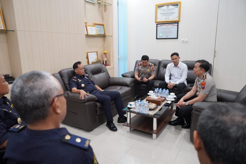 Kapolres Bojonegoro AKBP Afrian Satya Permadi silaturahmi ke Bea Cukai,