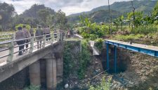 Polres Ponorogo perbaiki jembatan Merah Putih Presisi