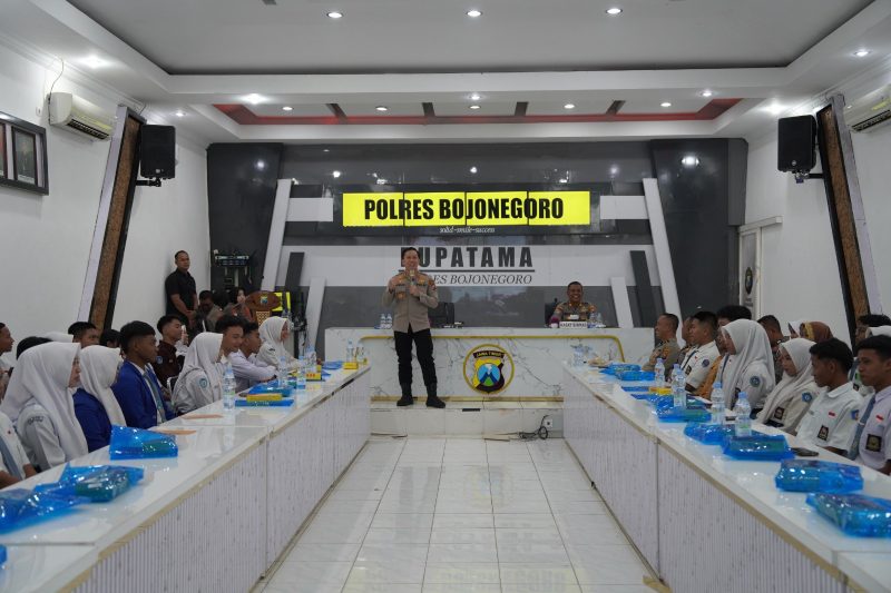 Kapolres Bojonegoro AKBP Afrian Satya Permadi beri pembekalan Pelajar Duta Kamtibmas