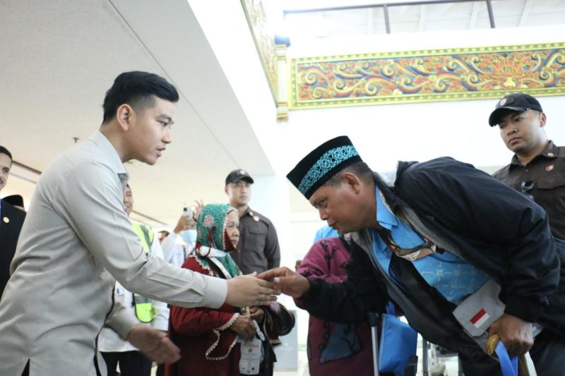 Wapres RI Gibran Rakabuming Cek Layanan Fast Track di Bandara Juanda