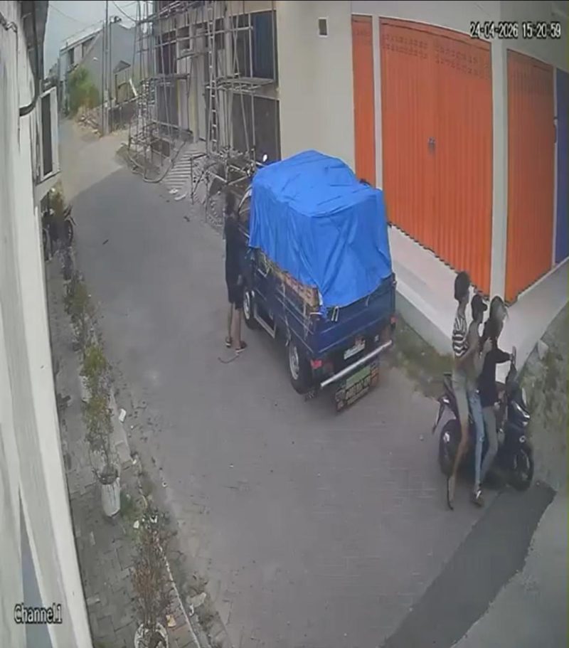 Tersangka diamankan Polisi bersama barang buktinya