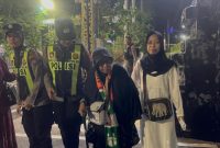 Polwan Polres Bojonegoro layani Calon Jemaah Haji