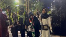Polwan Polres Bojonegoro layani Calon Jemaah Haji