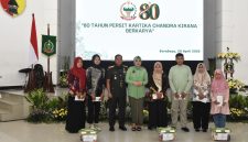 Danrem 084/Bhaskara Jaya Brigjen TNI Kohir didampingi Ny. Nilam Kohir di HUT ke-80 Persit KCK