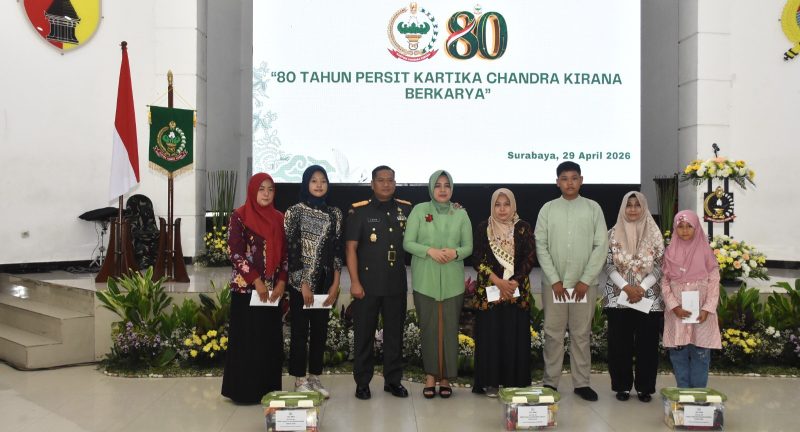 Danrem 084/Bhaskara Jaya Brigjen TNI Kohir didampingi Ny. Nilam Kohir di HUT ke-80 Persit KCK