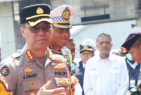 Kabid Humas Polda Jatim Kombespol Jules Abraham Abast didampingi Dirlantas Polda Jatim Kombespol Iwan Saktiadi