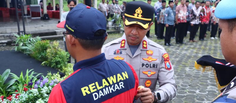 Kapolres Ngawi AKBP Prayoga Angga Widyatama saat Apel Sabuk Kamtibmas