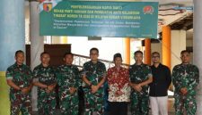 Kasiter Korem 084/BJ Kolonel Inf Ivan Alva didampingi Kaur Bakti TNI Seter Kodim Surabaya Kapten Inf Didik Prasetyo dan Wadanramil 0830-14/Sawahan Kapten Kav Mujiyono