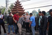 Kapolrestabes Surabaya Kombespol Luthfie Sulistiawan bersama Serikat Pekerja dan Mahasiswa