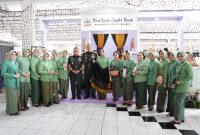 Pangdam V/Brawijaya Mayjen TNI Rudy Saladin bersama Persit KCK
