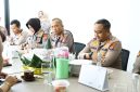 Dirpamobvit Polda Jatim Kombes Pol. Wawan Kristyanto didampingi Kapolres Gresik AKBP Ramadhan Nasution