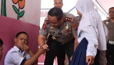 Kapolres Gresik AKBP Ramadhan Nasution saat kunjungan ke SLB Kemala Bhayangkari 2,