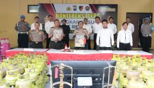 Kapolresta Sidoarjo Kombespol Christian Tobing ungkap sindikat LPG oplosan