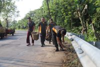 Polres Magetan perbaiki jembatan Mangge untuk masyarakat