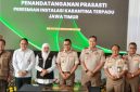 Penandatanganan prasasti Instalasi Karantina Terpadu Jawa Timur