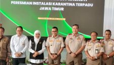 Penandatanganan prasasti Instalasi Karantina Terpadu Jawa Timur