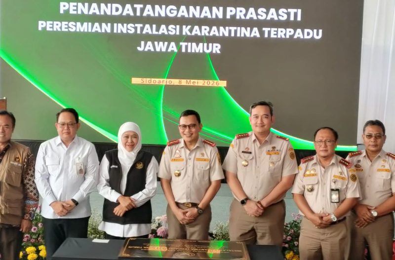 Penandatanganan prasasti Instalasi Karantina Terpadu Jawa Timur