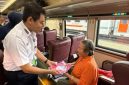 KAI Daop 8 Surabaya bagikan Gift