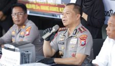 Kapolrestabes Surabaya Kombespol Luthfie Sulistiawan ungkap kasus pemalsu dokumen UTBK SNBT