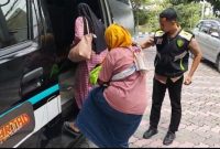 Polres Gresik antar pasien gratis dengan ambulans Sidokkes dari RS Dr Soetomo