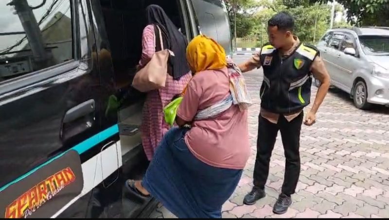 Polres Gresik antar pasien gratis dengan ambulans Sidokkes dari RS Dr Soetomo