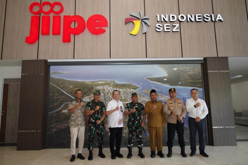 Danrem 084/BJ Brigjen TNI Kohir saat kunjungan ke JIIPE