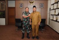 Danrem 084/BJ Brigjen TNI Kohir bersama Bupati Gresik Fandi Akhmad Yani