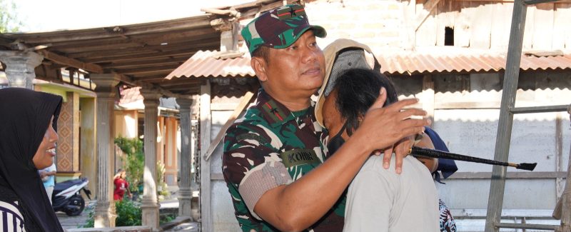 Danrem 084/BJ Brigjen TNI Kohir beri semangat warga