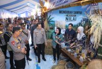 Kapolri Jenderal Listyo Sigit Prabowo saat tinjau UMKM