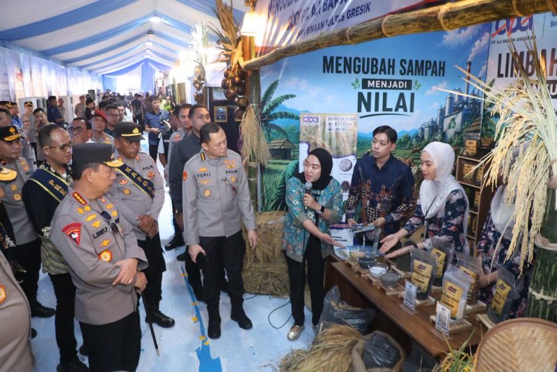 Kapolri Jenderal Listyo Sigit Prabowo saat tinjau UMKM