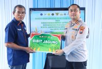 Kapolres Gresik AKBP Ramadhan Nasution salurkan bantuan untuk petani